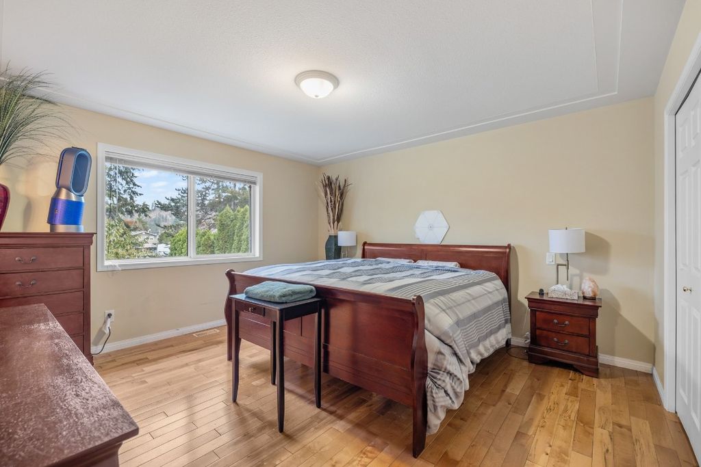 listing image 16515135608413378456