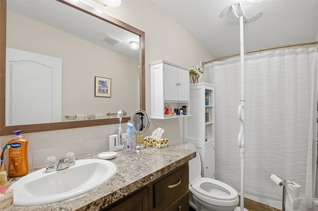 listing image 16515345085077709591