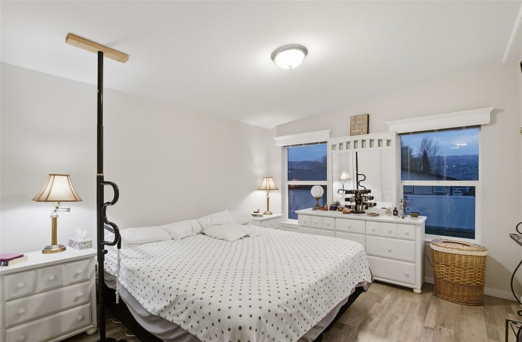 listing image 16517265551611906751