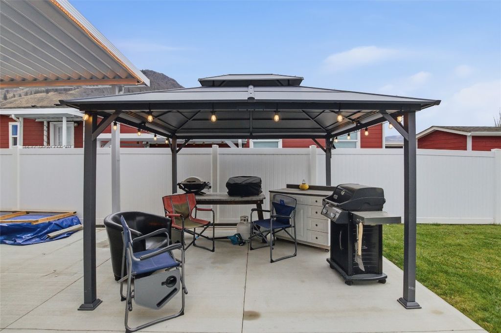 listing image 16512915120608504359