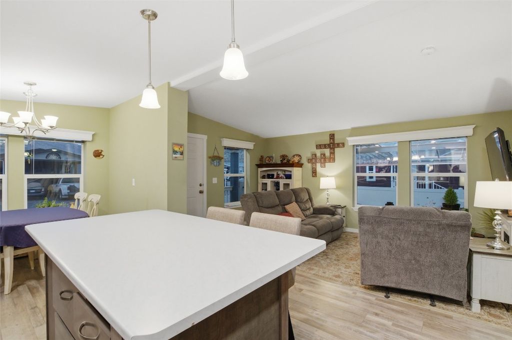 listing image 16518138522941977579