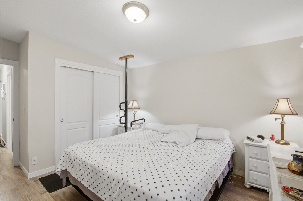 listing image 16515496979953160043