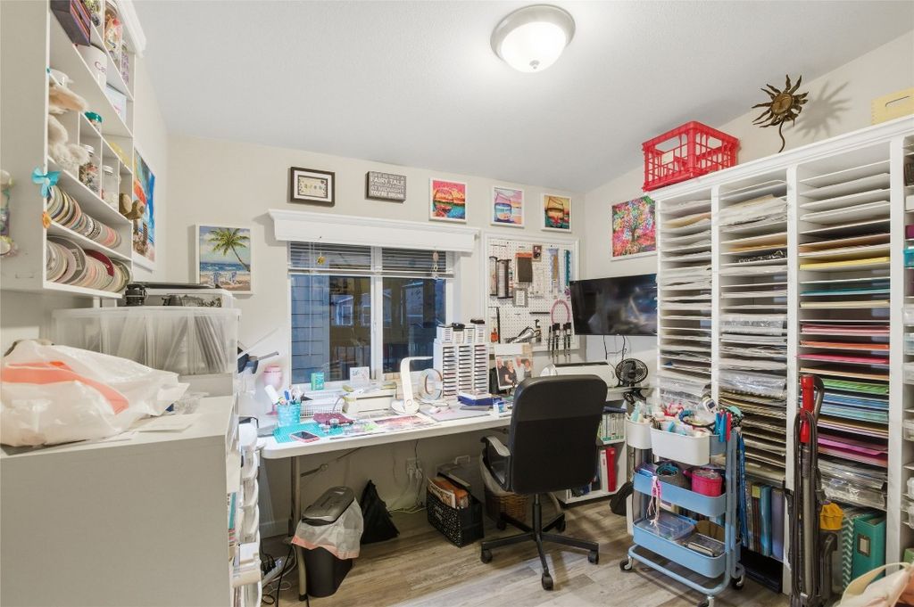 listing image 16510372209957981610