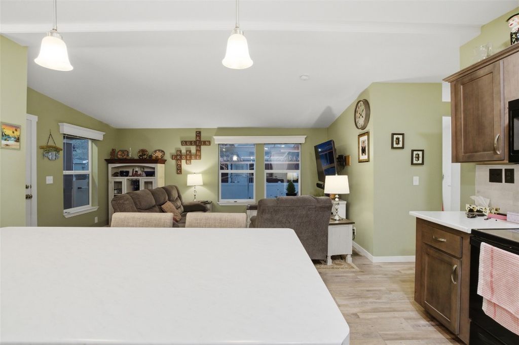 listing image 16515304437560280855