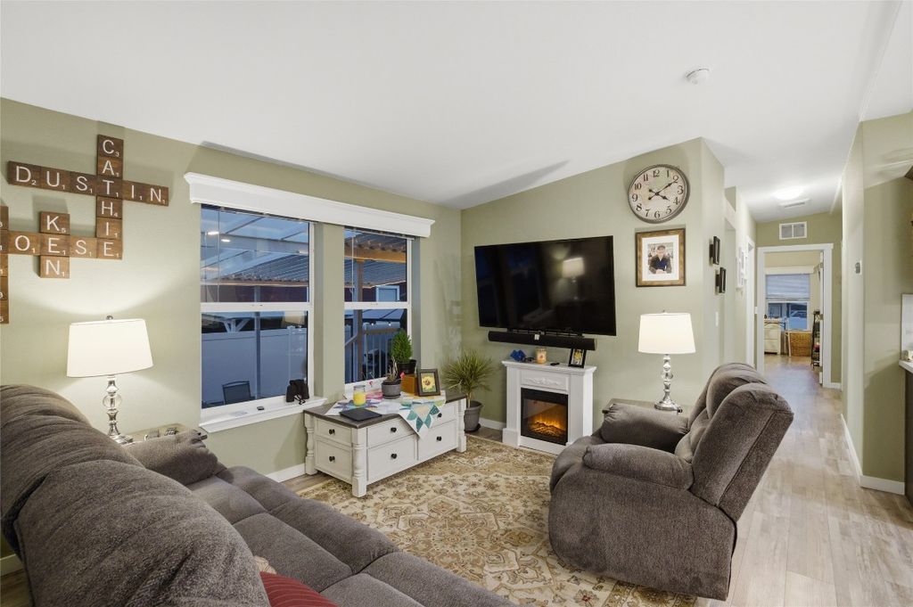 listing image 16517332268343691350