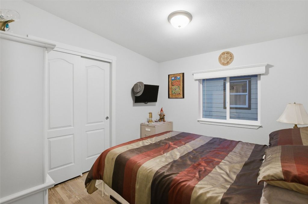 listing image 16511968571748849300