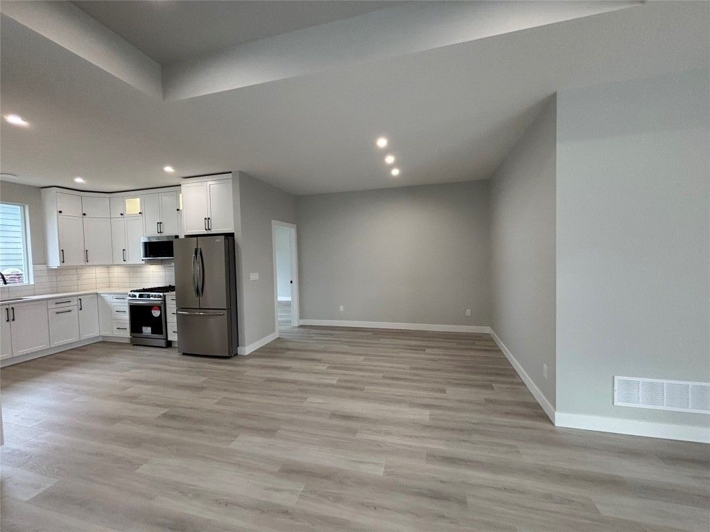 listing image 16519311007735286632