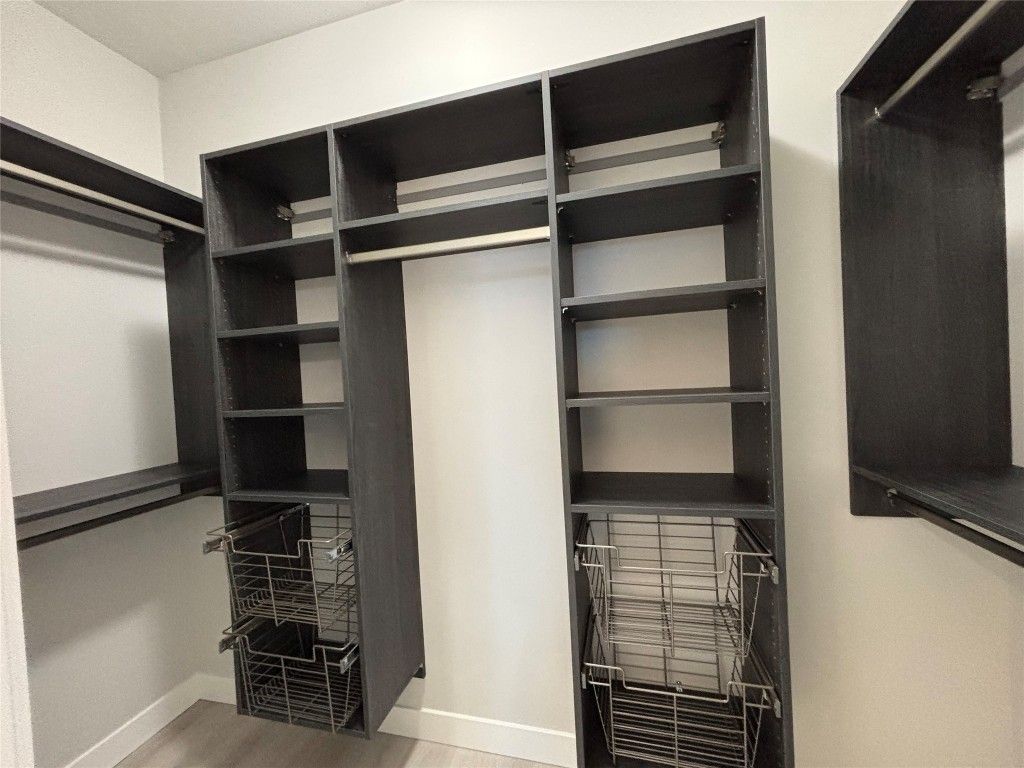 listing image 16517734113065138882