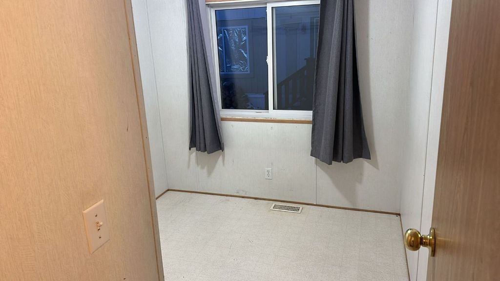 listing image 16518972141423723930