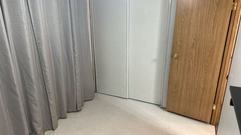 listing image 16514056798953478188