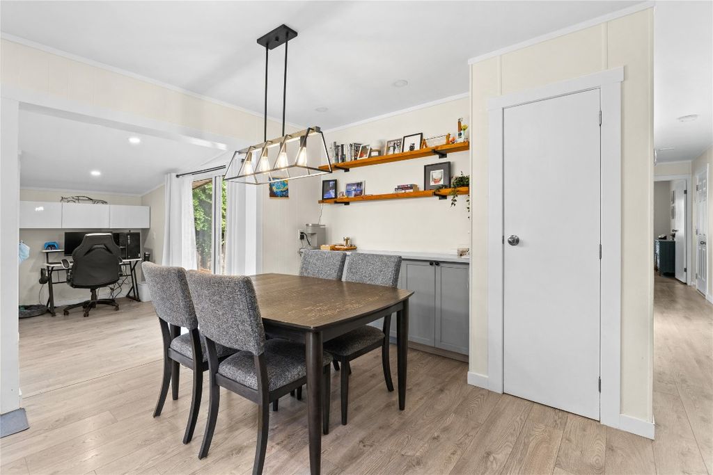 listing image 16517523796902947543