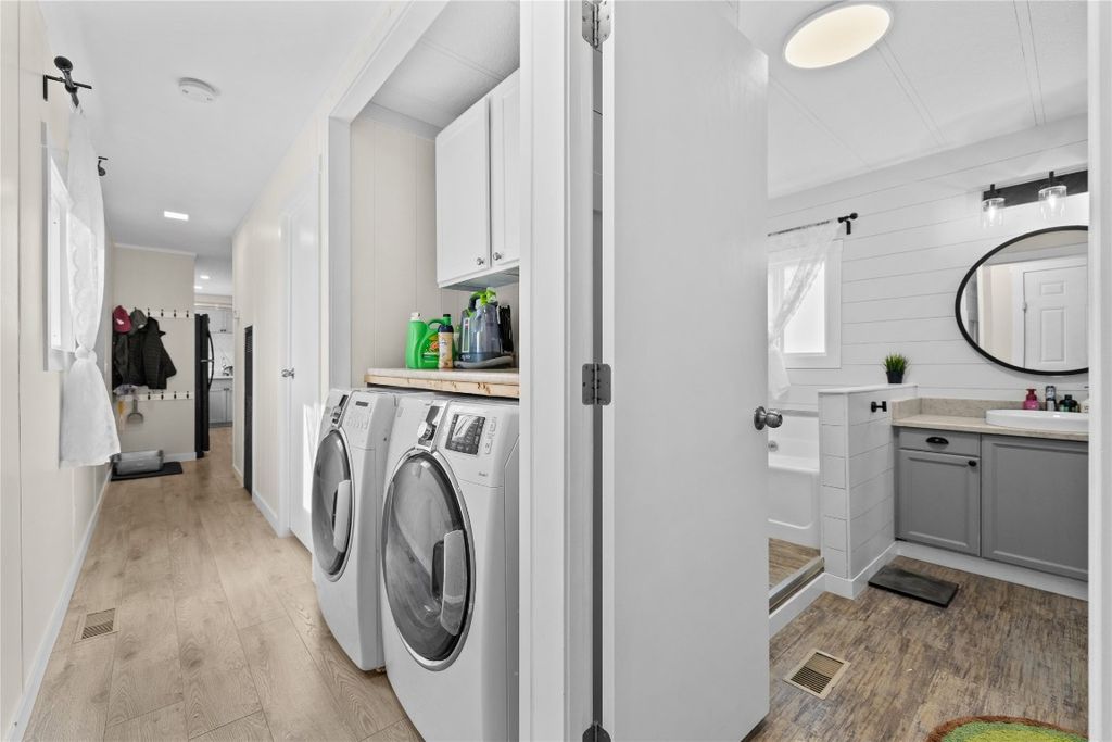 listing image 16511493437058758479