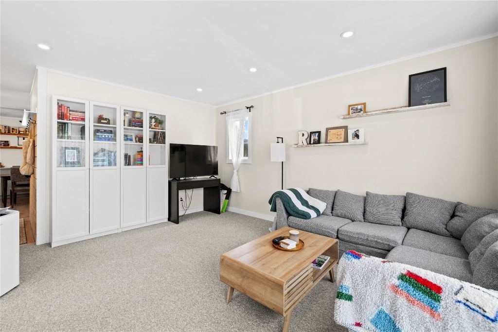 listing image 16517422127595194591