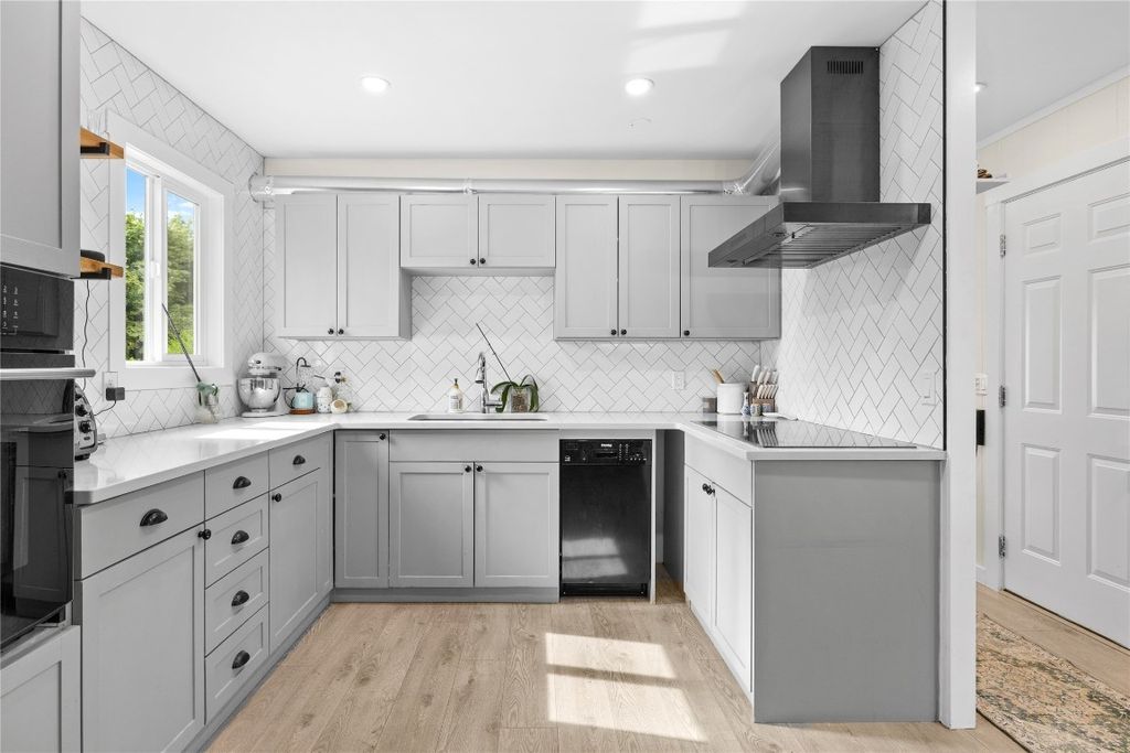 listing image 16517738153608101023