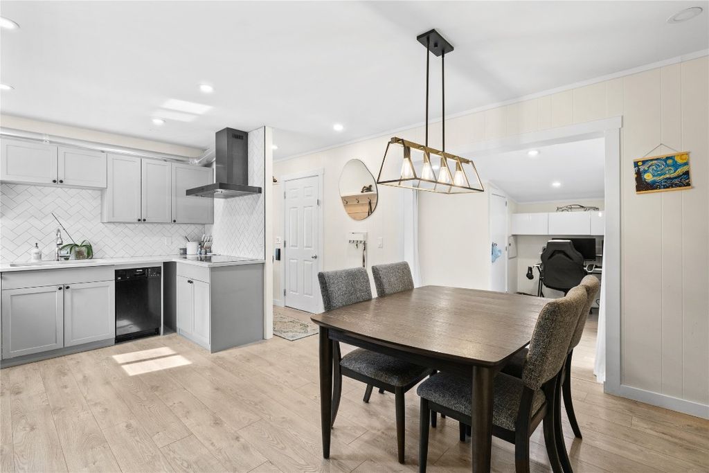 listing image 16518274218982811256