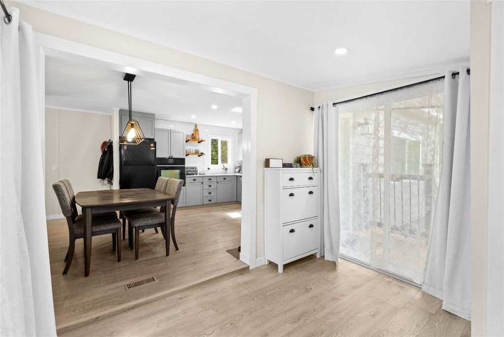 listing image 16517745079695289127