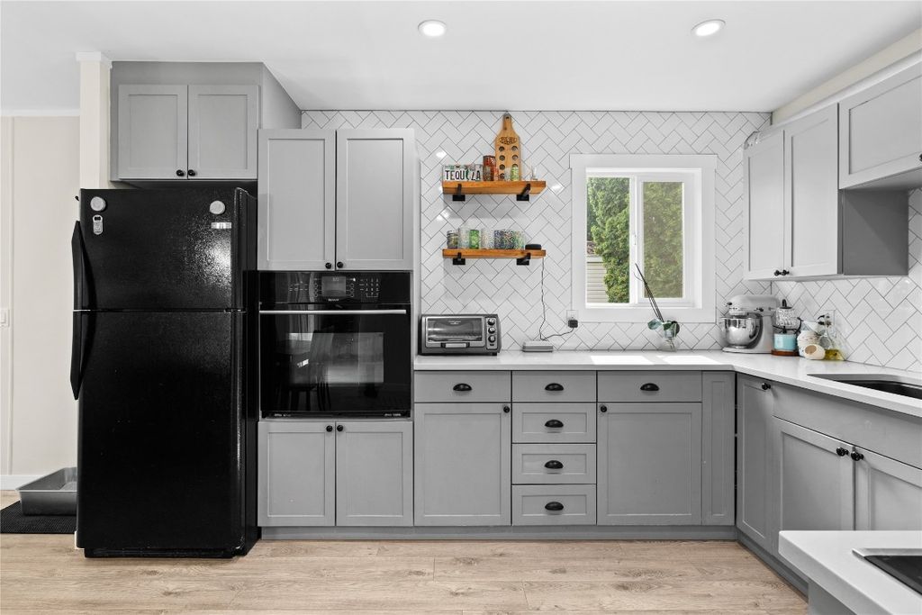 listing image 16519090958930375619