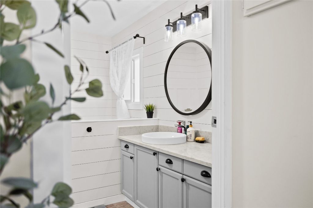 listing image 16515102058871642186