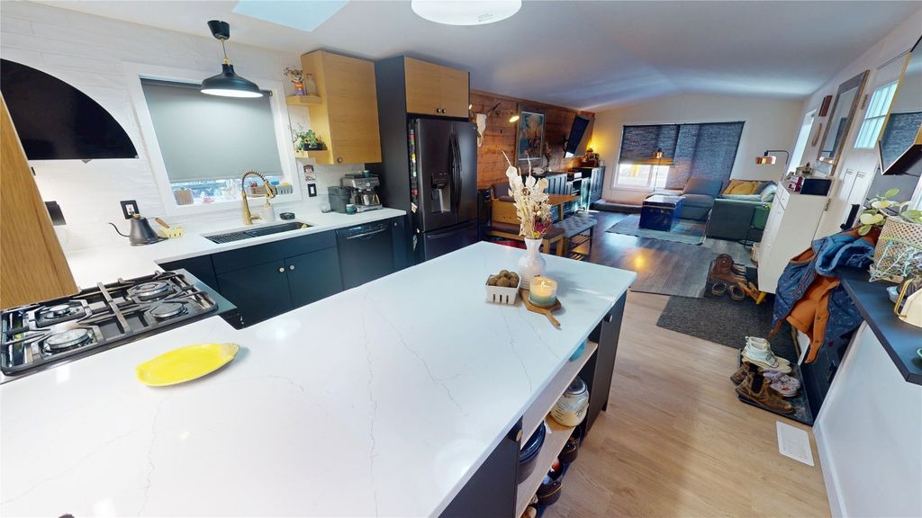 listing image 16516008006773143391