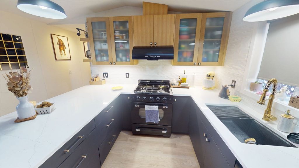 listing image 16519805380156448758