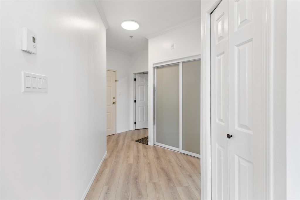 listing image 16510990856804732666