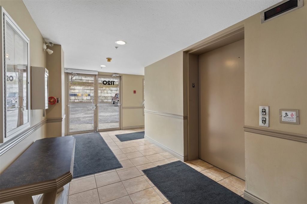listing image 16513610589829570603