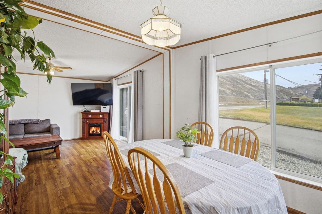 listing image 16516770385867022158