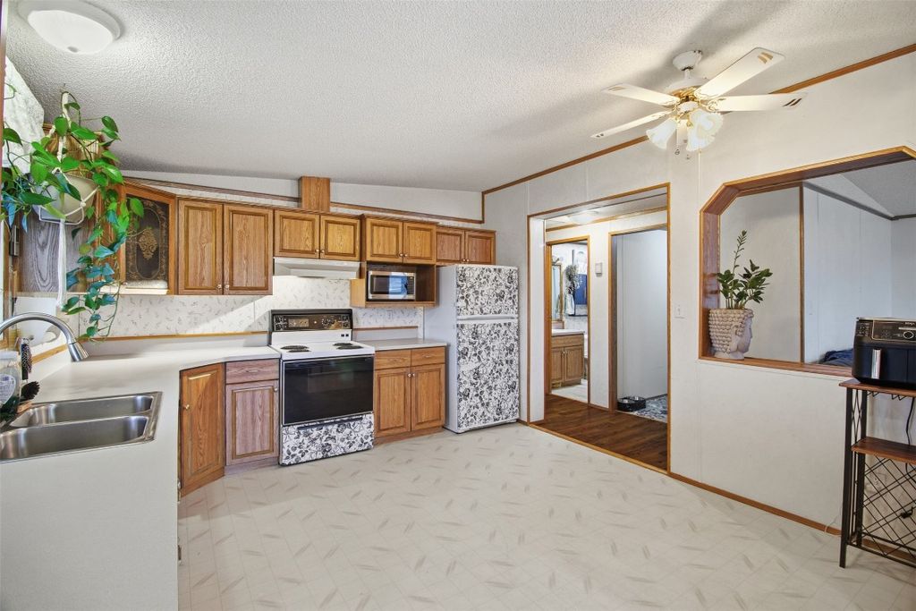 listing image 16513169914658867107