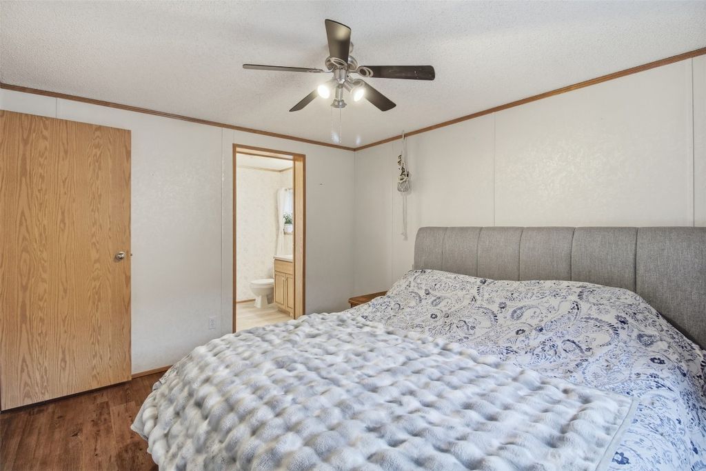 listing image 16517867439652920257