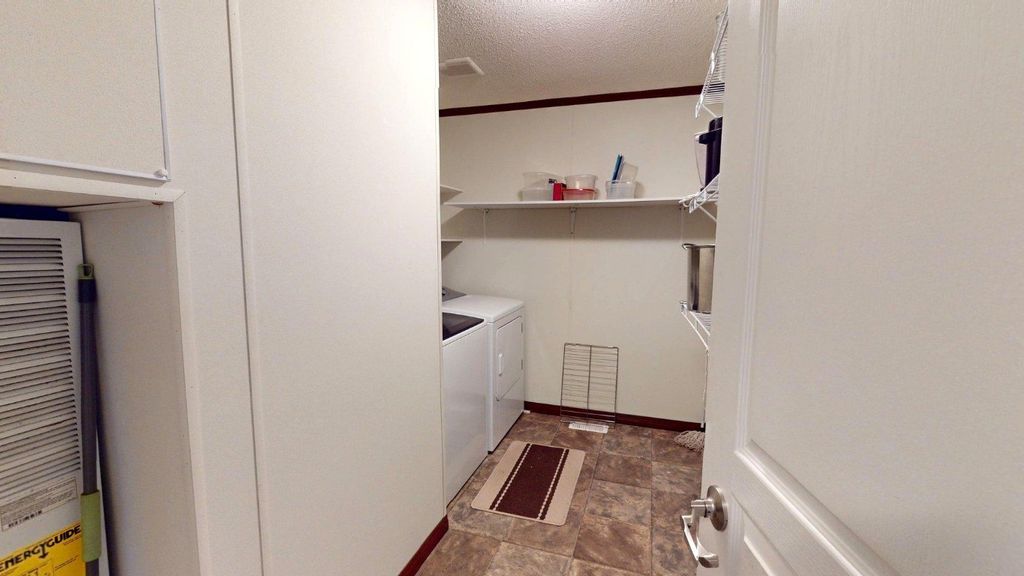 listing image 16517655498848290099