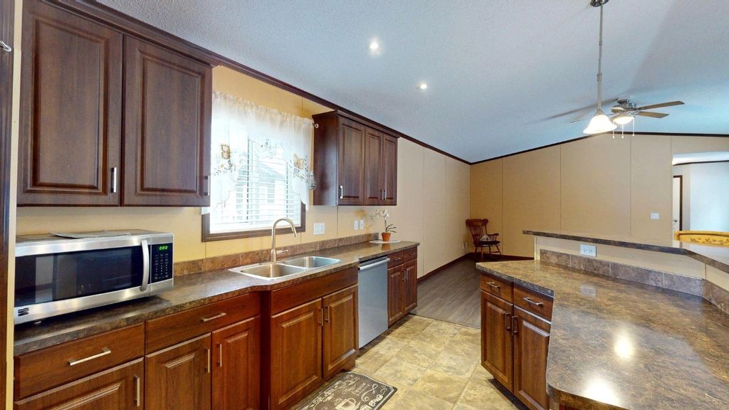 listing image 16518463421433646986