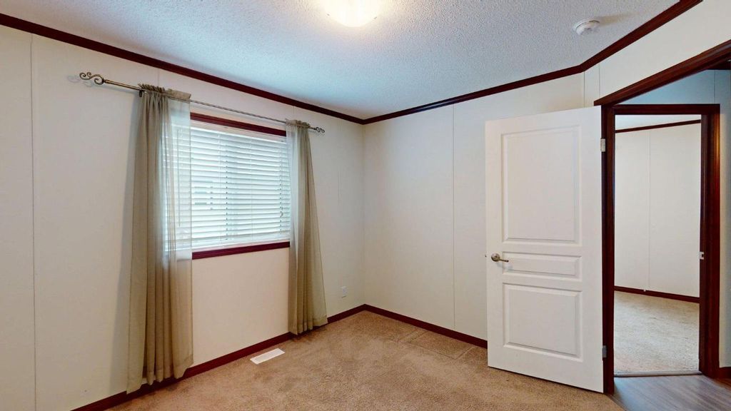 listing image 16514545962336250568