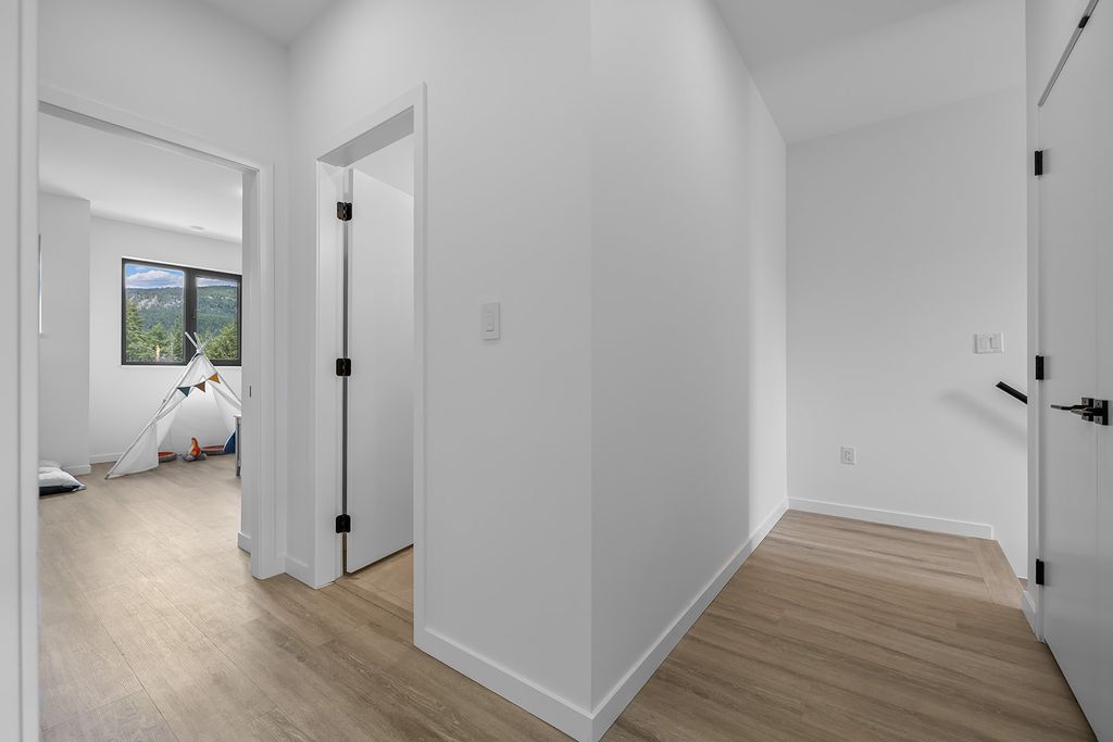 listing image 16515521579666014136