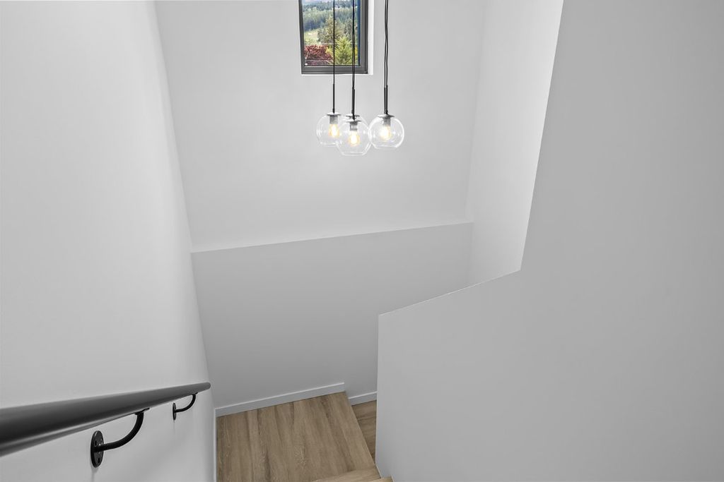listing image 16516469564253422295