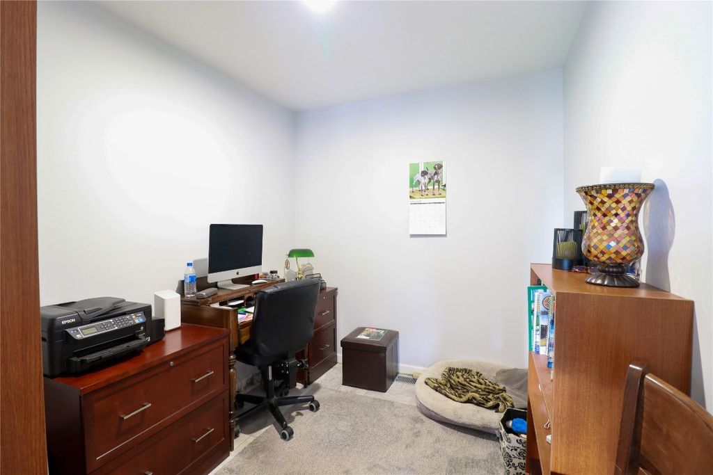 listing image 16518915096898939761