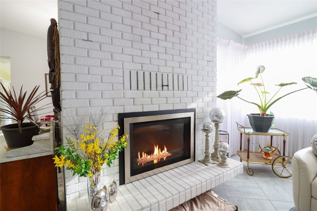 listing image 16514670844232217767
