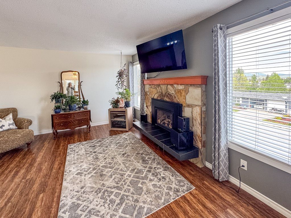 listing image 16519112769486701803