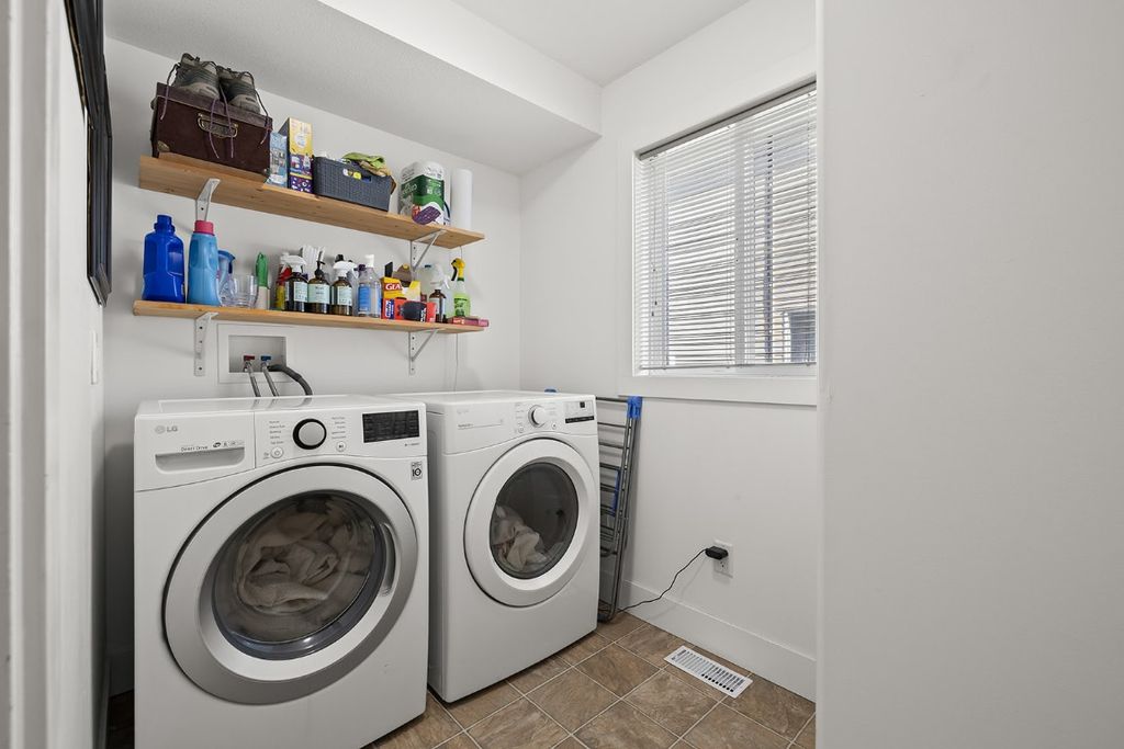 listing image 16511102427581076307