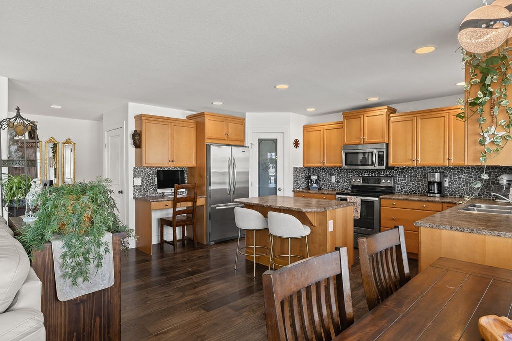listing image 16512763434641112738
