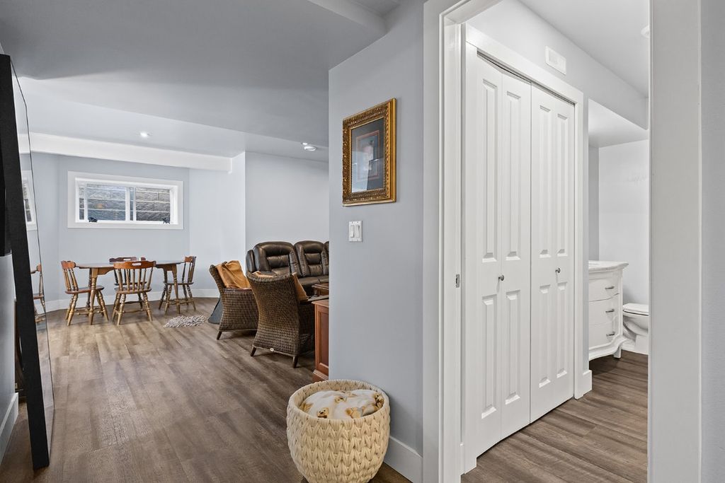 listing image 16516855167925443053