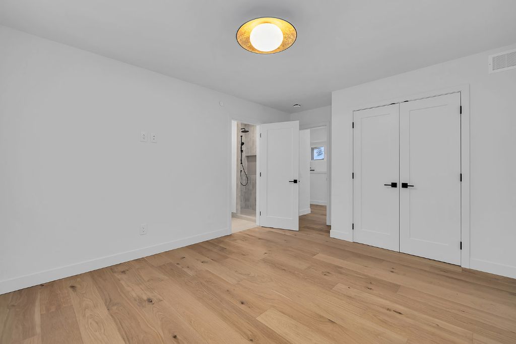 listing image 16513286572355848358