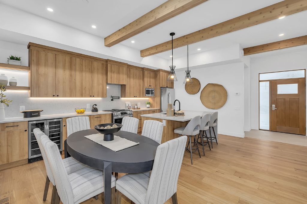 listing image 16512387956414223516