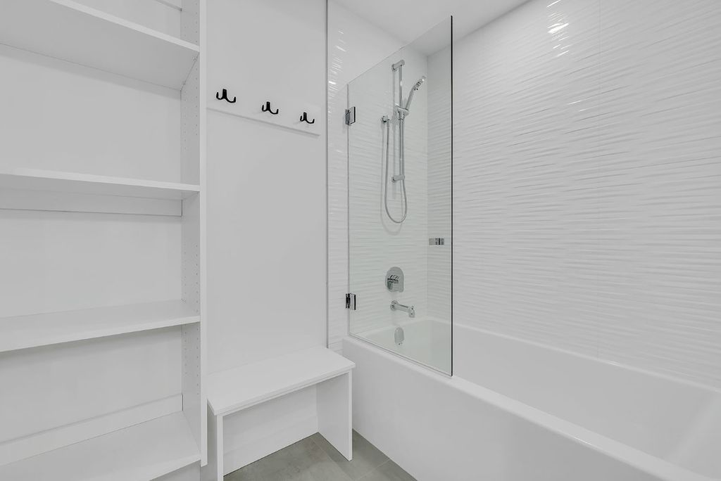 listing image 16515876794403502900