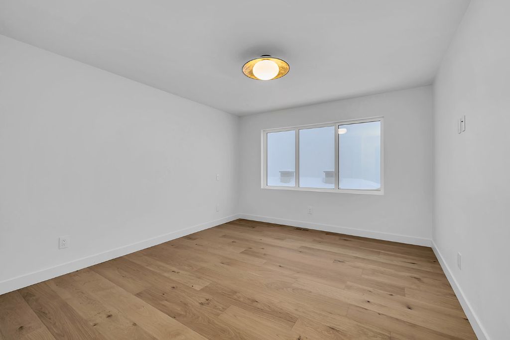 listing image 16510811786544389073