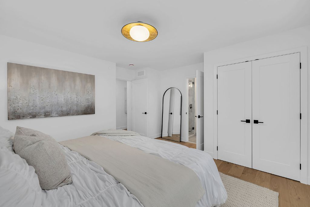 listing image 16514148096958335827