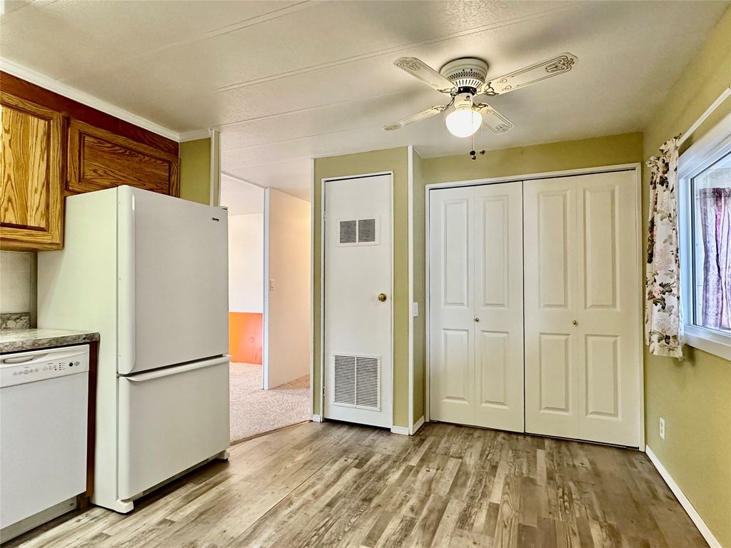 listing image 16518984427725397364