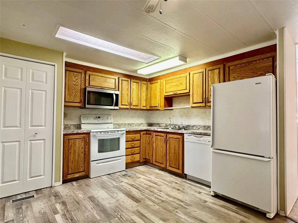 listing image 16518302543663670535