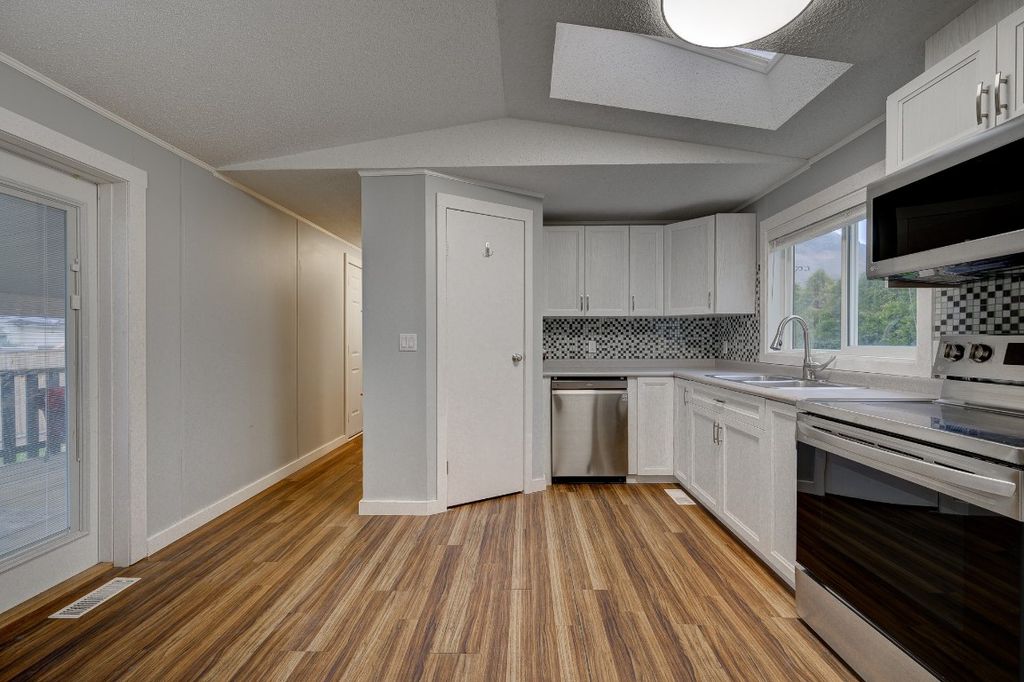 listing image 16510738608970479515