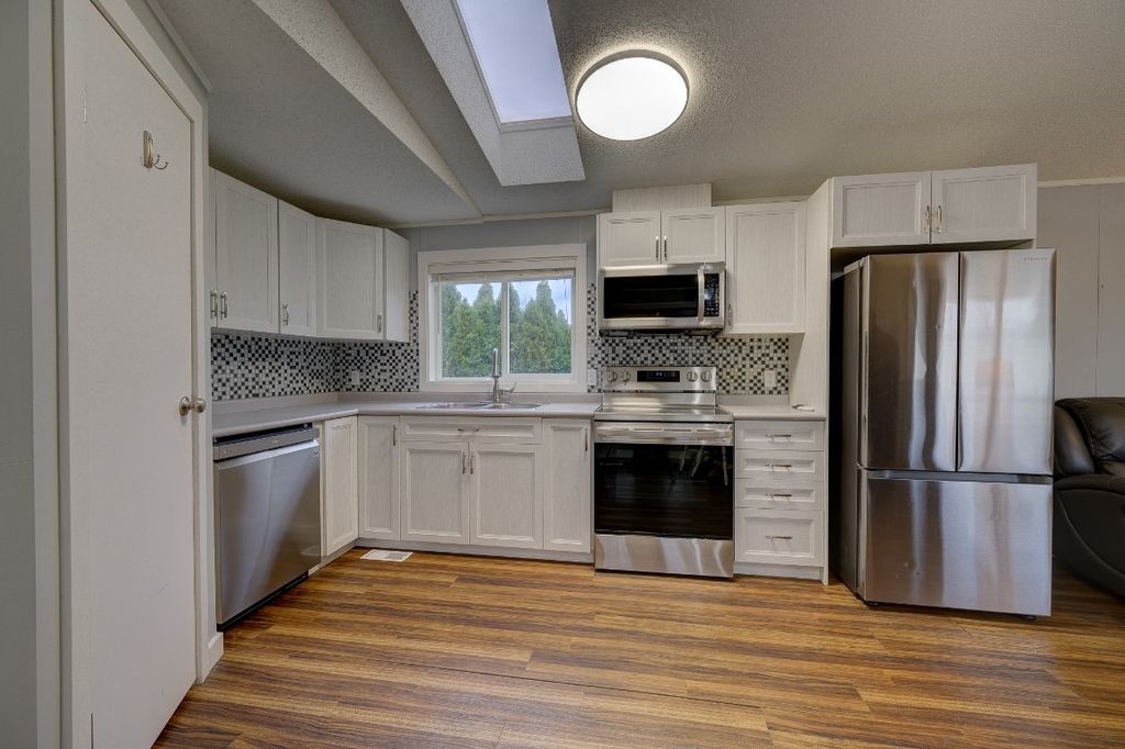 listing image 16516174028534775159