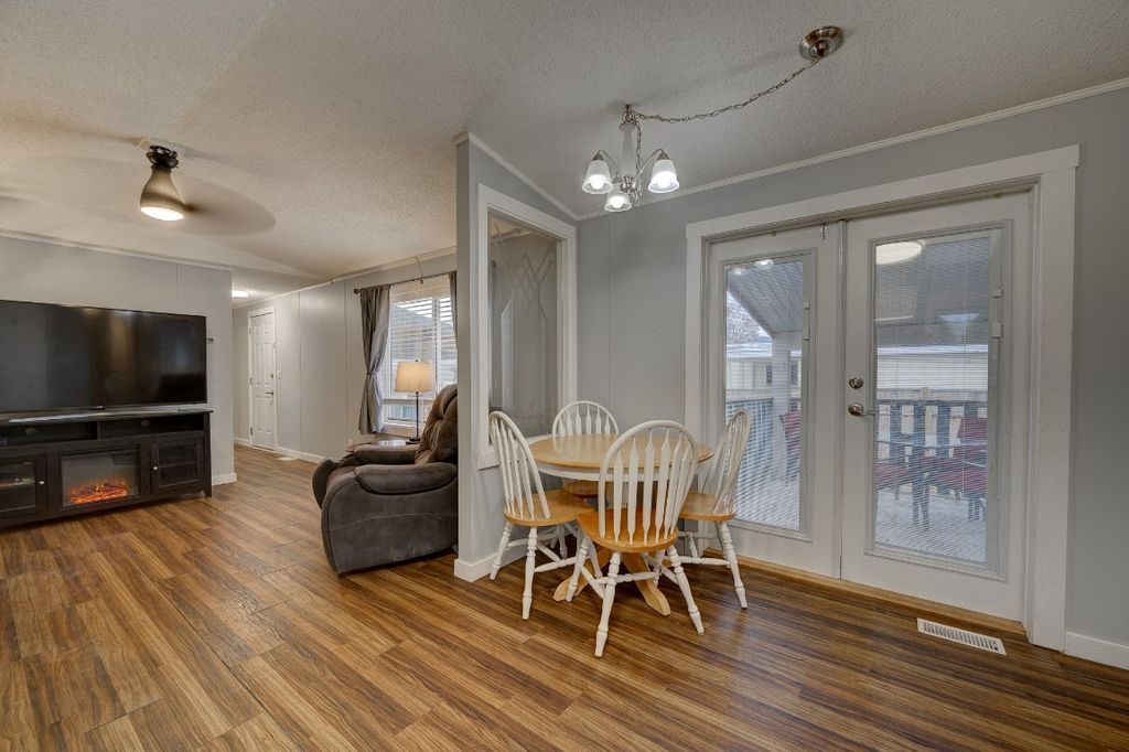 listing image 16517307336519858420